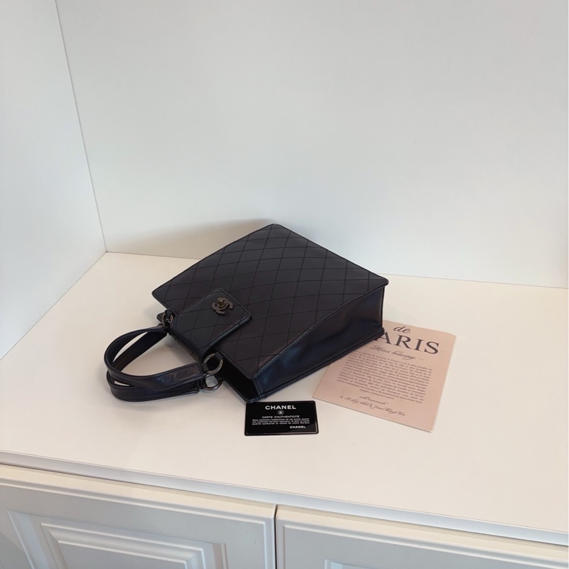 ❤️Chanel 中古黑色外縫線 竪版菱格手提包 小琴譜設計 兩側圓環可加肩帶斜挎 包型立挺 日常收納足夠-7