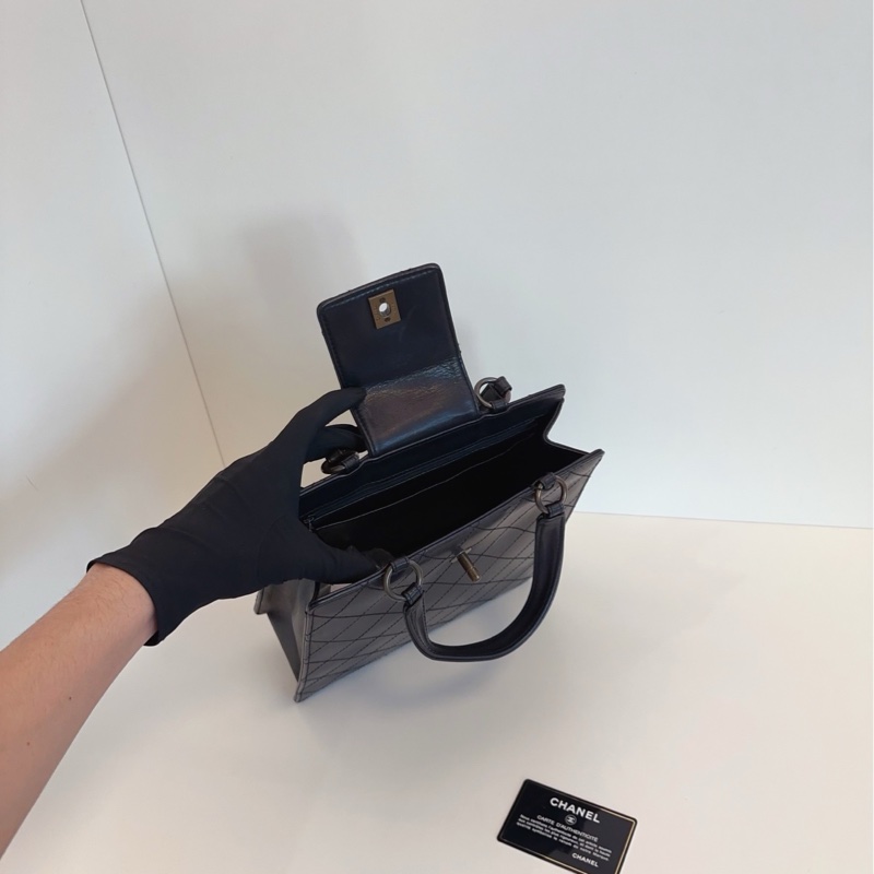 ❤️Chanel 中古黑色外縫線 竪版菱格手提包 小琴譜設計 兩側圓環可加肩帶斜挎 包型立挺 日常收納足夠-8