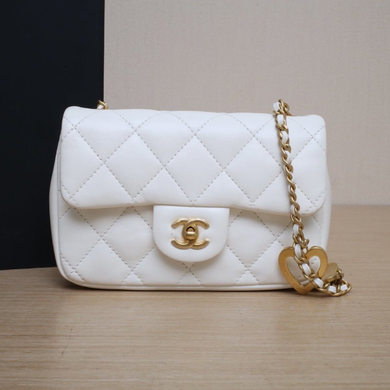 CHANEL 22BCF口蓋包17白色羊皮晶片開金扣金屬愛心LOGO皮穿鏈肩背包-0