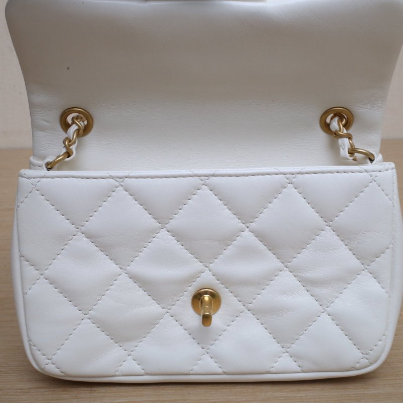 CHANEL 22BCF口蓋包17白色羊皮晶片開金扣金屬愛心LOGO皮穿鏈肩背包-3