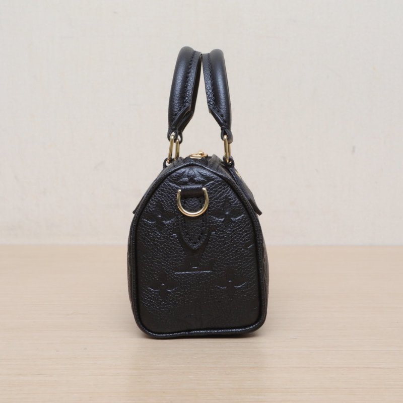 LOUIS VUITTON 黑色牛皮晶片SpNano16可拆卸肩帶壓紋肩背包-4