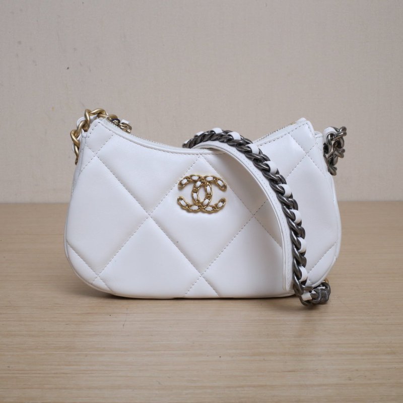 CHANEL 24C19Bag皮穿鏈Hobo腋下包20白色牛皮鐳射標金銀扣肩背包-1