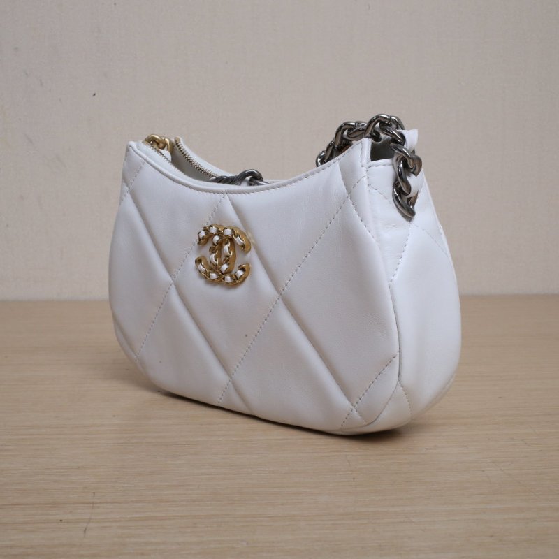 CHANEL 24C19Bag皮穿鏈Hobo腋下包20白色牛皮鐳射標金銀扣肩背包-3