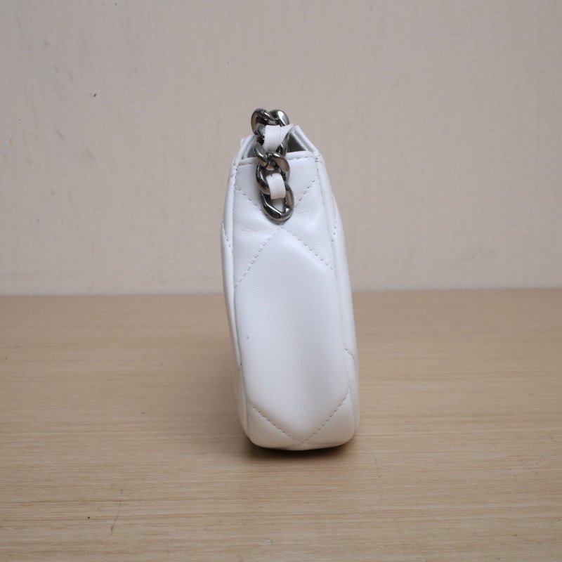 CHANEL 24C19Bag皮穿鏈Hobo腋下包20白色牛皮鐳射標金銀扣肩背包-4