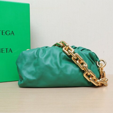 BOTTEGA VENETA Pouch雲朵包TheChain粗鏈條單肩包綠色牛皮金扣肩背包