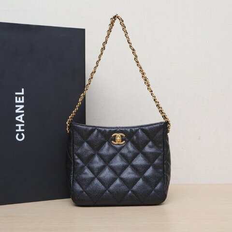 CHANEL 22春夏菱格紋金扣字母logo皮穿鏈HOBO流浪包小號黑色荔枝牛皮晶片開金扣肩背包