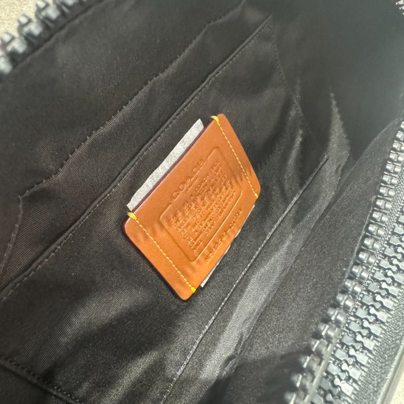 *SHIHNA名牌精品*Coach 黑灰色滿版設計胸腰包-2