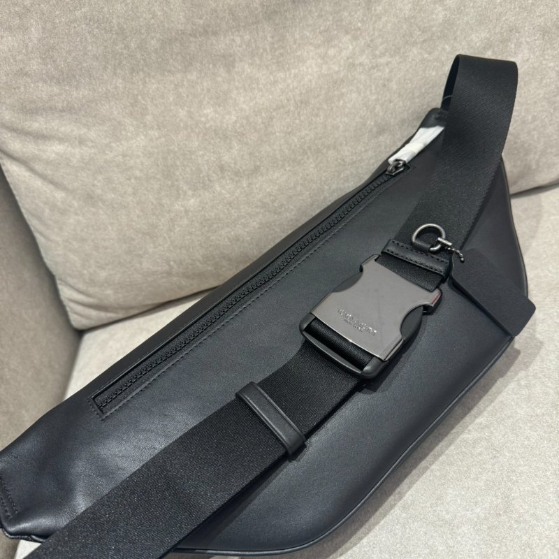 *SHIHNA名牌精品*Coach 黑灰色滿版設計胸腰包-4