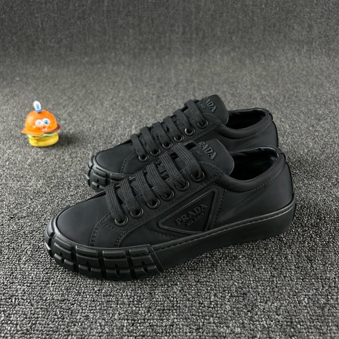 Prada普拉達黑色休閑鞋尺碼 36整體成色不錯