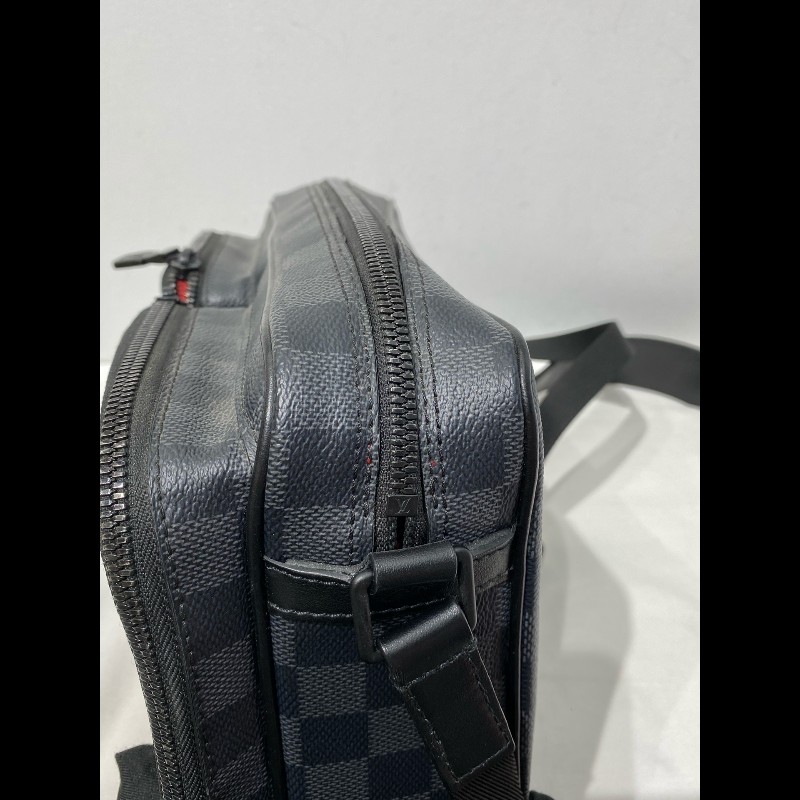 LV Utility黑色棋盤格郵差包斜背包-13