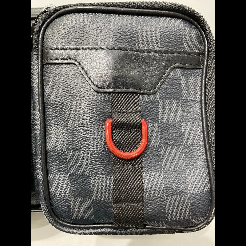 LV Utility黑色棋盤格郵差包斜背包-16