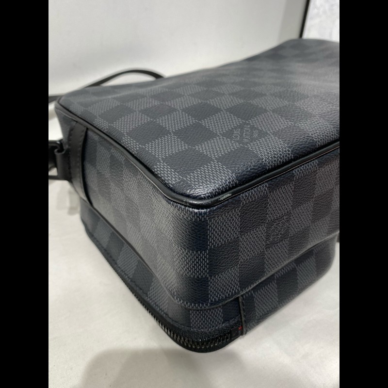 LV Utility黑色棋盤格郵差包斜背包-19