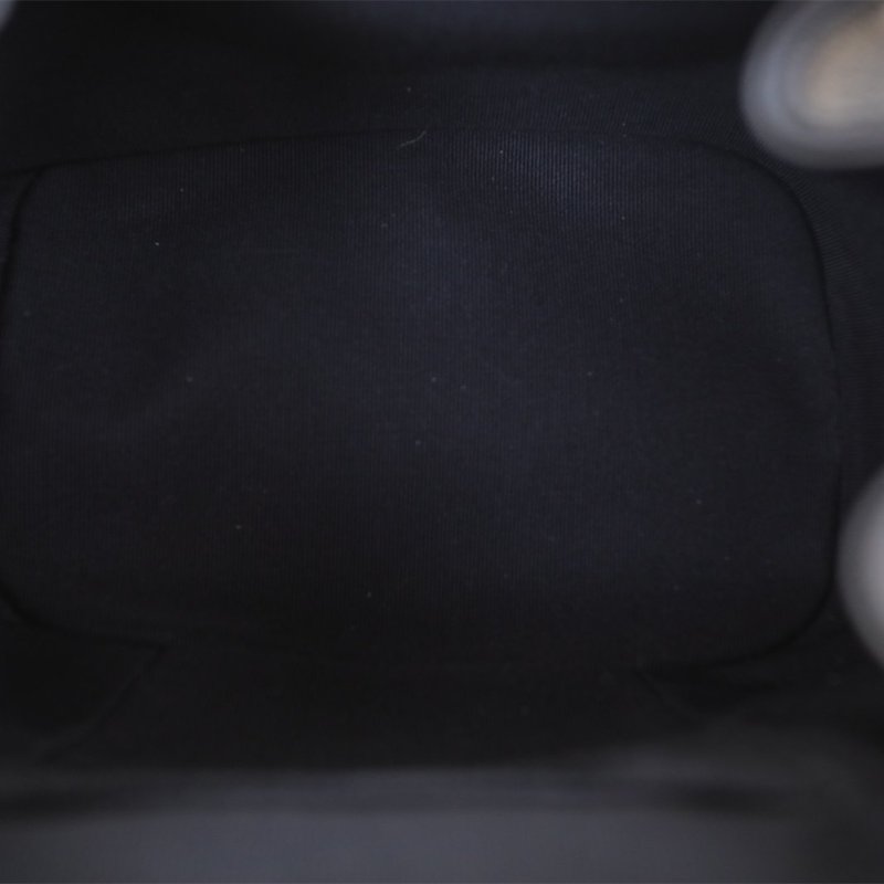 CHANEL 23CDuma抽繩口蓋雙肩包單口袋小號18黑色牛皮晶片開金扣肩背包-3