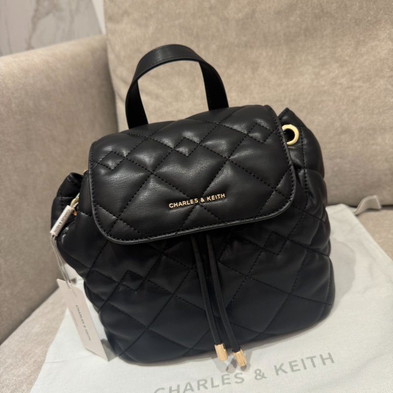 *SHIHNA名牌精品*CHARLES & KEITH Aubrielle二合一 鍊帶後背包-0