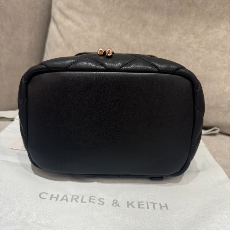 *SHIHNA名牌精品*CHARLES & KEITH Aubrielle二合一 鍊帶後背包-6