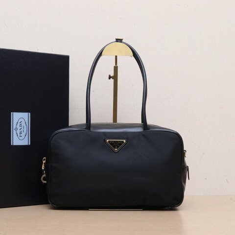 PRADA 黑色牛皮尼龍保齡球30腋下包單肩包/肩背包