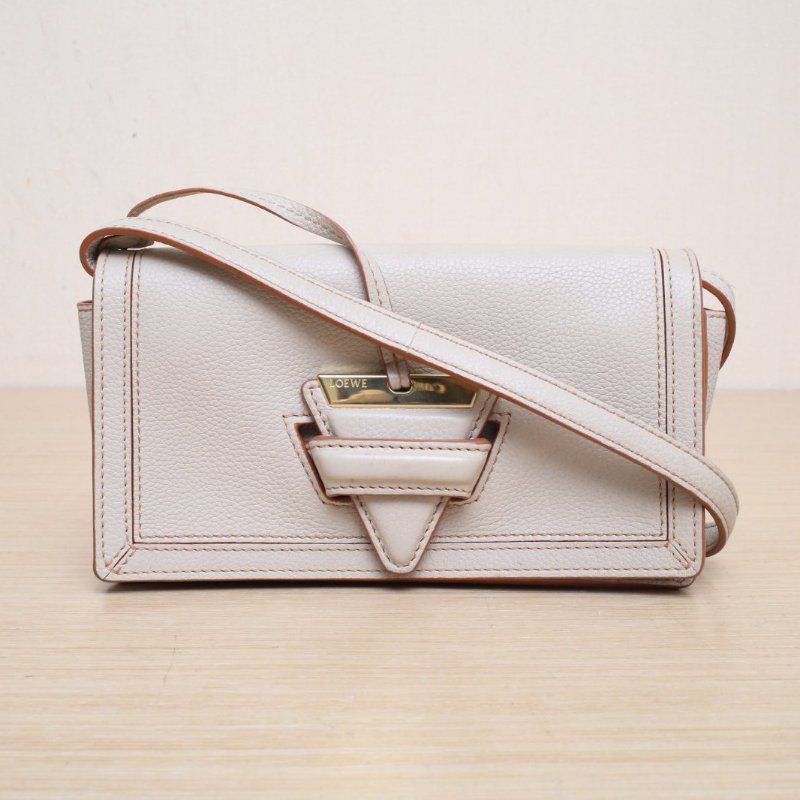 LOEWE Barcelona巴賽隆納小號灰色牛皮金扣肩背包-1