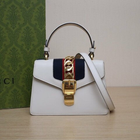GUCCI Sylvie塞爾維亞絲帶包皮手帶Mini20白色牛皮金扣肩背包