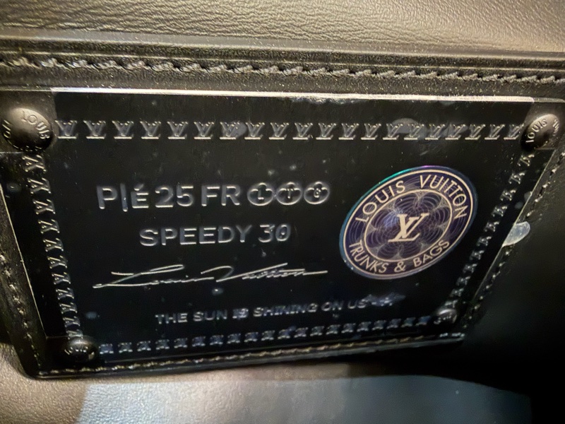 LV 超黑色牛皮黑釦Speedy P9 30-8