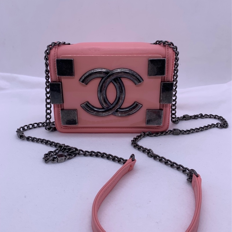 Chanel/香奈兒 粉色18開,做舊銀扣,鏈條肩帶,菱格紋,容量日常夠用-0