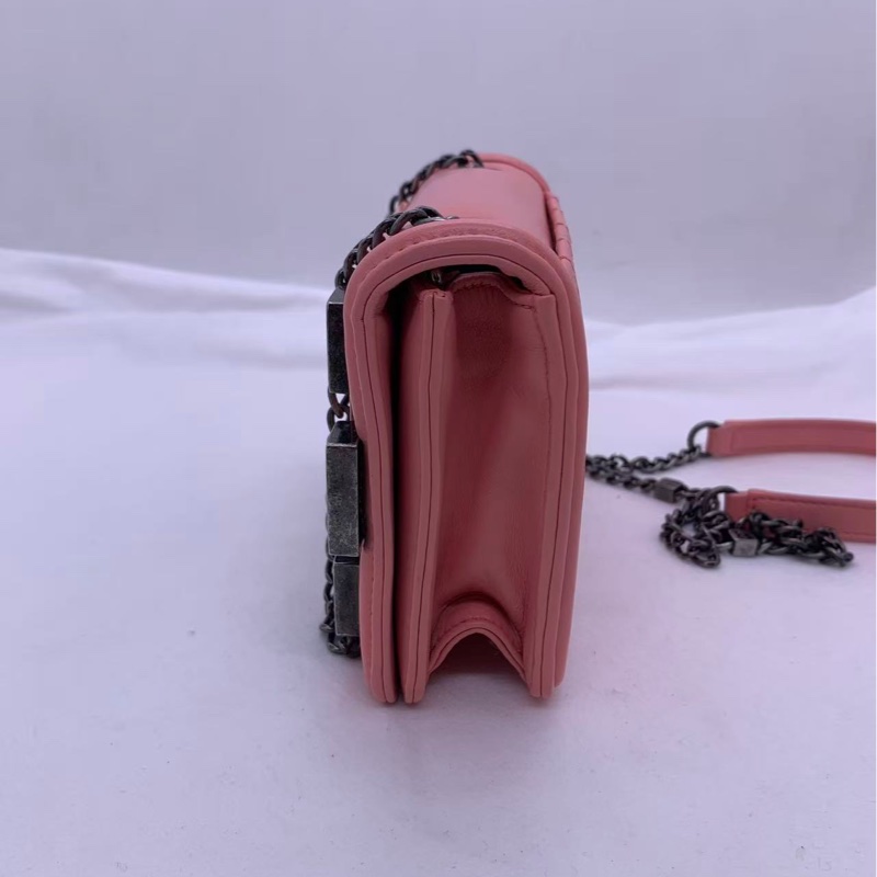 Chanel/香奈兒 粉色18開,做舊銀扣,鏈條肩帶,菱格紋,容量日常夠用-3