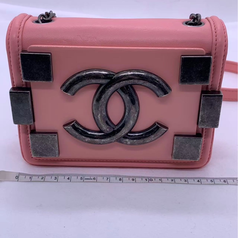 Chanel/香奈兒 粉色18開,做舊銀扣,鏈條肩帶,菱格紋,容量日常夠用-10