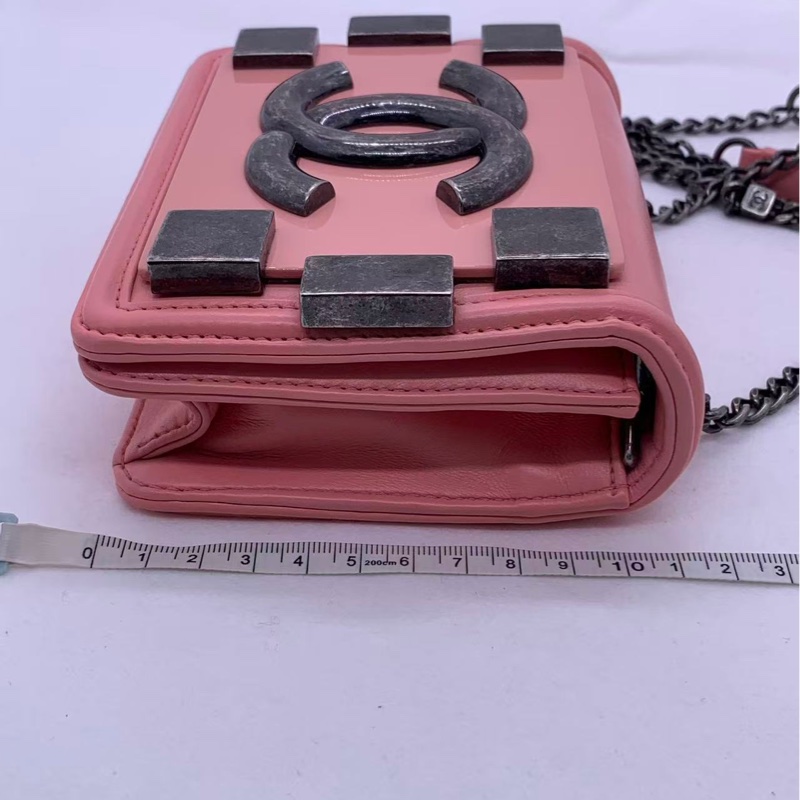 Chanel/香奈兒 粉色18開,做舊銀扣,鏈條肩帶,菱格紋,容量日常夠用-11