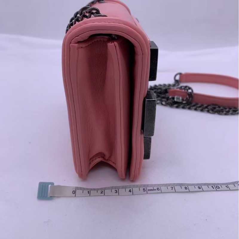 Chanel/香奈兒 粉色18開,做舊銀扣,鏈條肩帶,菱格紋,容量日常夠用-12