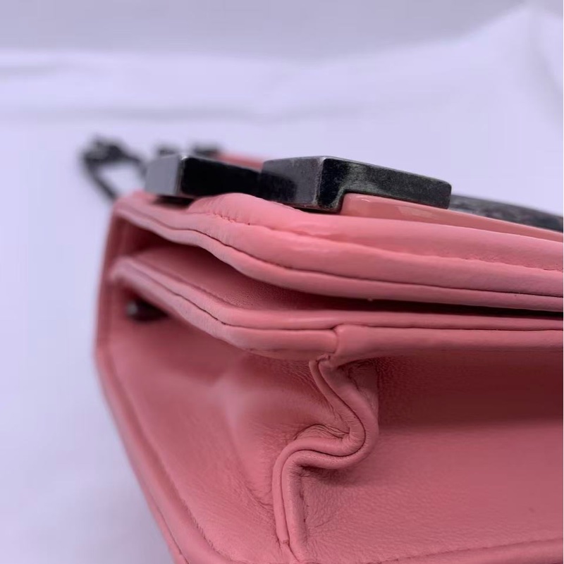 Chanel/香奈兒 粉色18開,做舊銀扣,鏈條肩帶,菱格紋,容量日常夠用-15