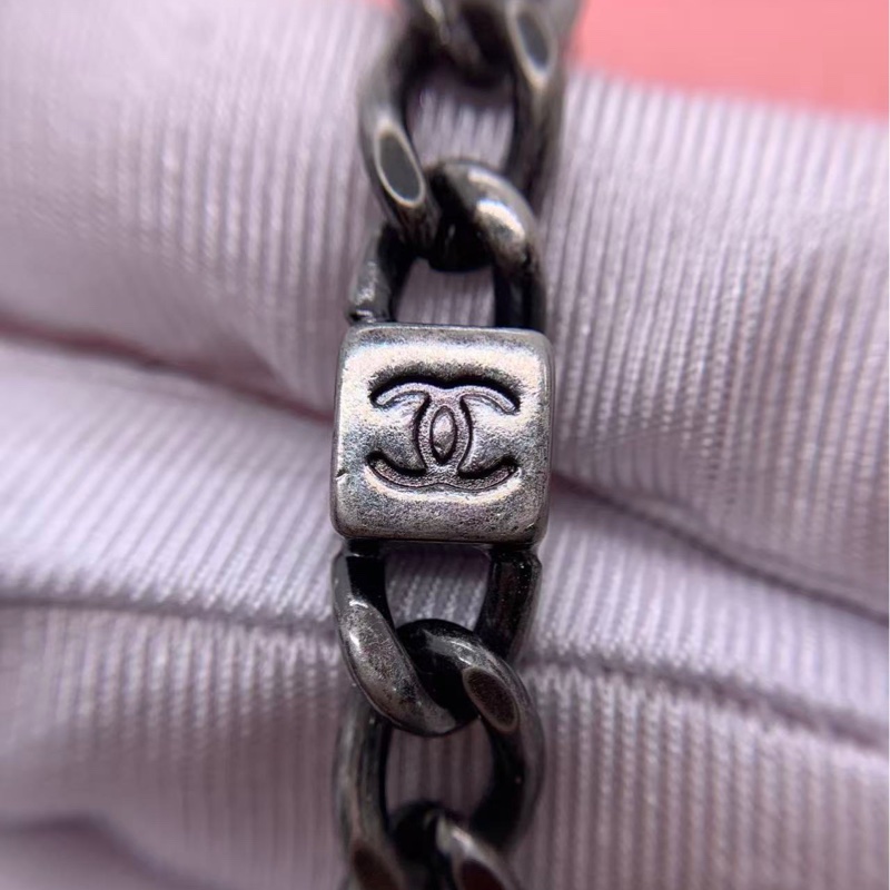 Chanel/香奈兒 粉色18開,做舊銀扣,鏈條肩帶,菱格紋,容量日常夠用-18