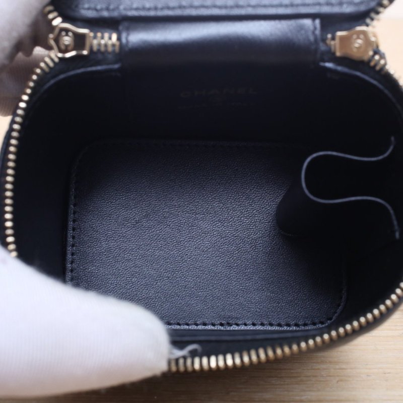 CHANEL 22B方盒子化妝包帶鏡子10黑色羊皮鐳射標金扣方糖鏈條肩背包-2