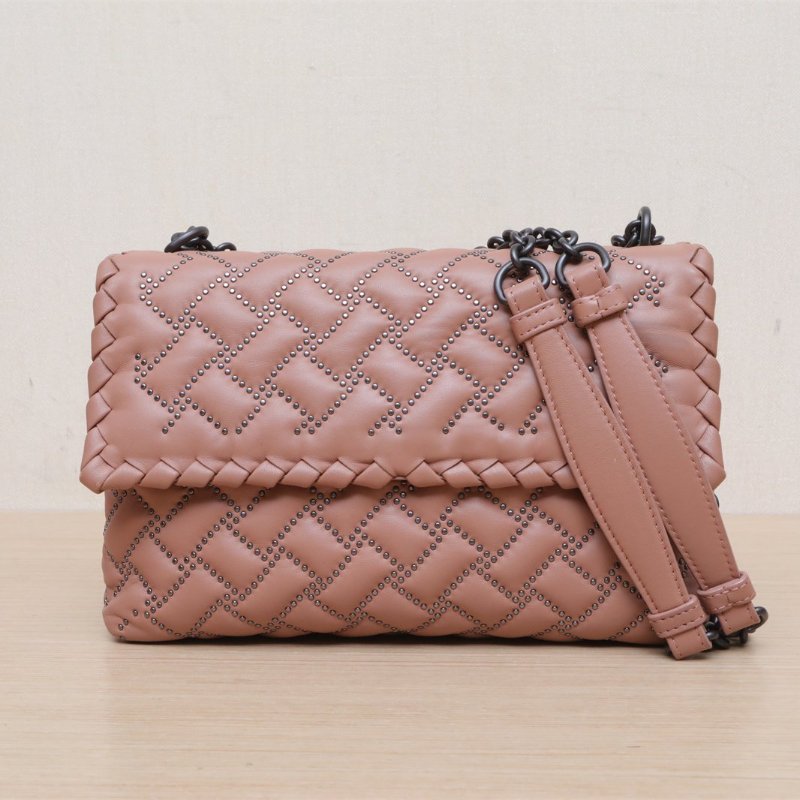 BOTTEGA VENETA 裸粉色羊皮鉚釘鏈條包單肩斜挎包肩背包-1