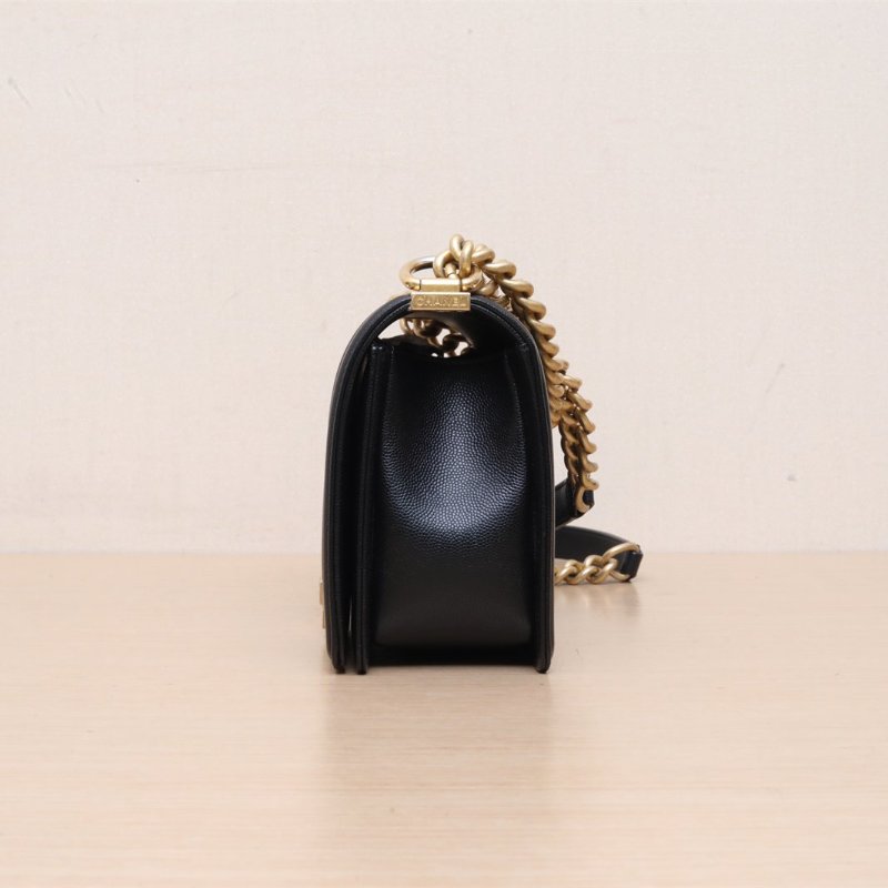 CHANEL Leboy中號25黑色荔枝牛皮晶片開金扣菱格紋肩背包-4