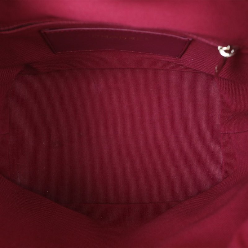 CHANEL 23B無蓋雙口袋抽繩雙肩包黑色牛皮晶片開淺金扣肩背包-2