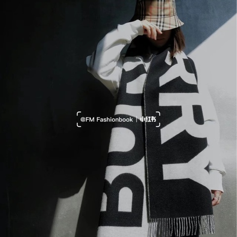 Burberry 字母雙色羊毛圍巾（黑白）
