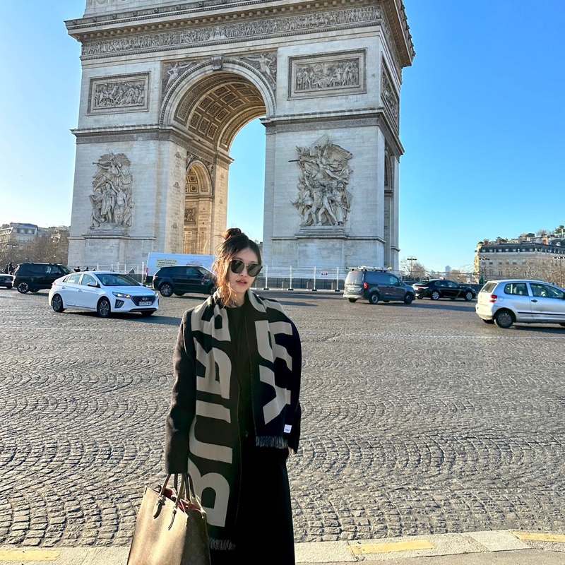 Burberry 字母雙色羊毛圍巾(黑白)-5