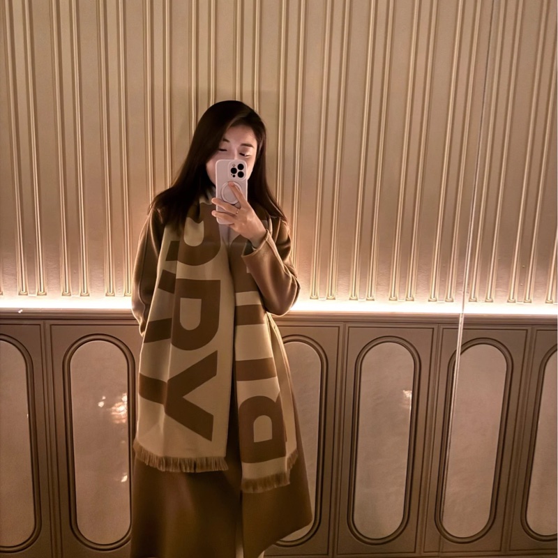 Burberry 字母雙色羊毛圍巾 咖米-1