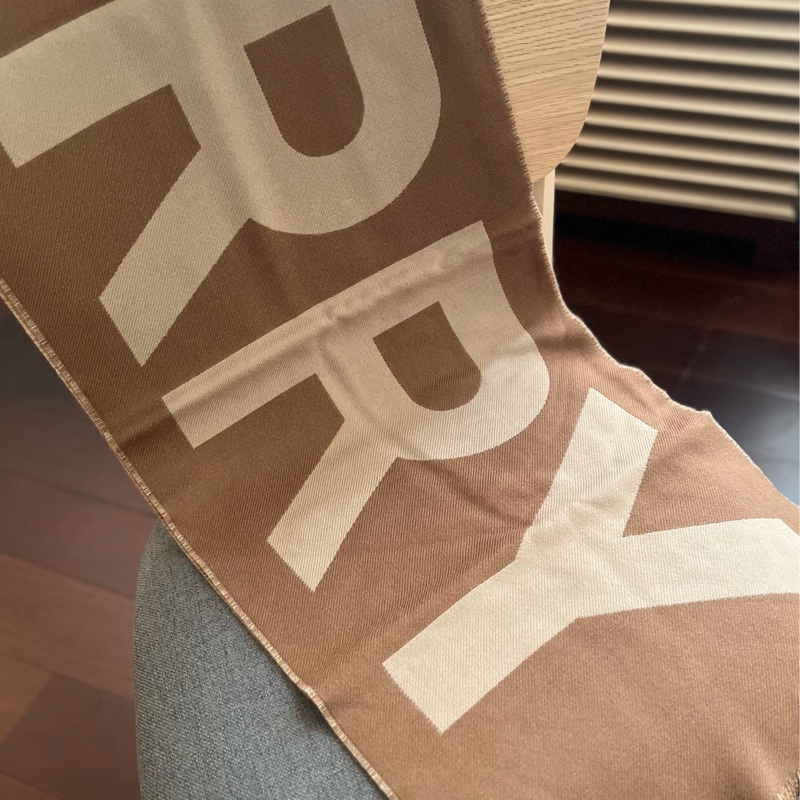 Burberry 字母雙色羊毛圍巾 咖米-9