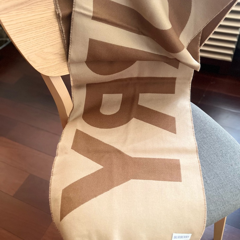 Burberry 字母雙色羊毛圍巾 咖米-11