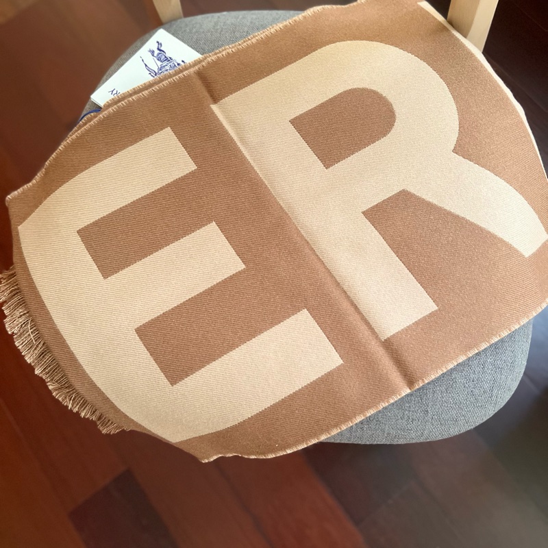 Burberry 字母雙色羊毛圍巾 咖米-16