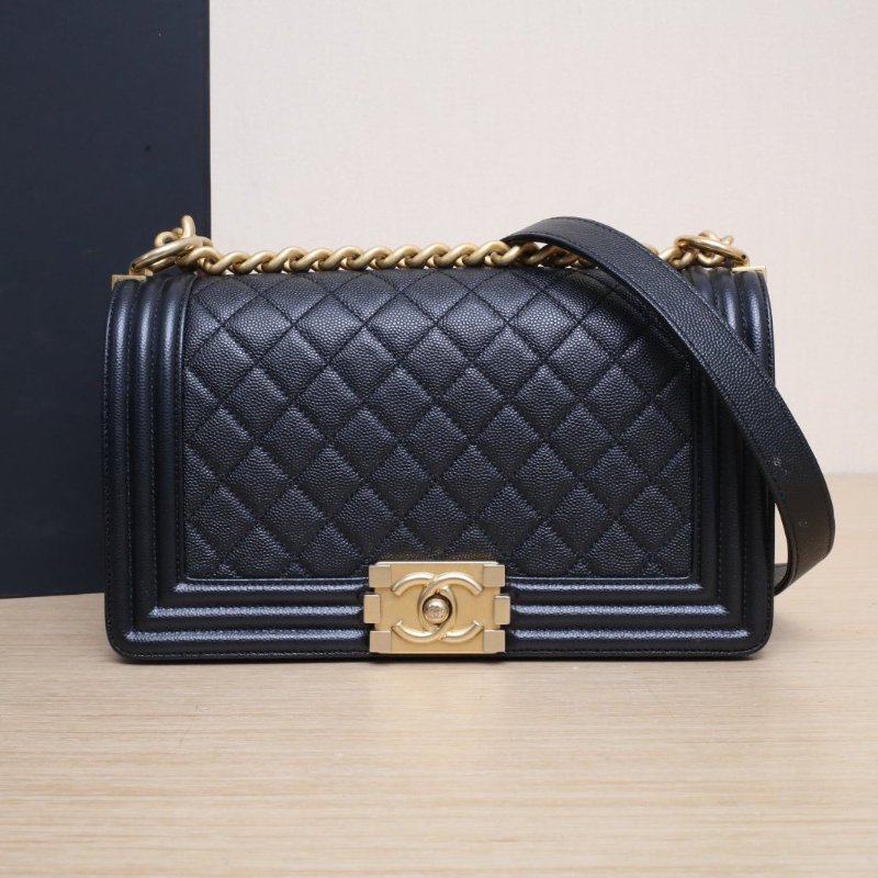 CHANEL Leboy中號25黑色荔枝牛皮29開金扣菱格紋肩背包-0