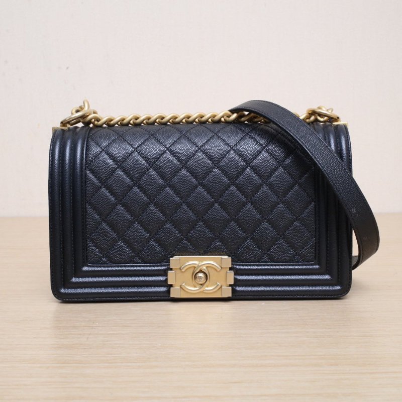 CHANEL Leboy中號25黑色荔枝牛皮29開金扣菱格紋肩背包-1