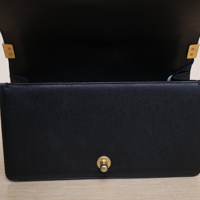 CHANEL Leboy中號25黑色荔枝牛皮29開金扣菱格紋肩背包-2