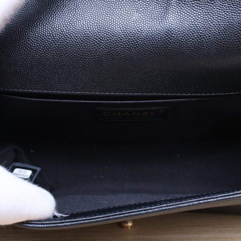 CHANEL Leboy中號25黑色荔枝牛皮29開金扣菱格紋肩背包-3