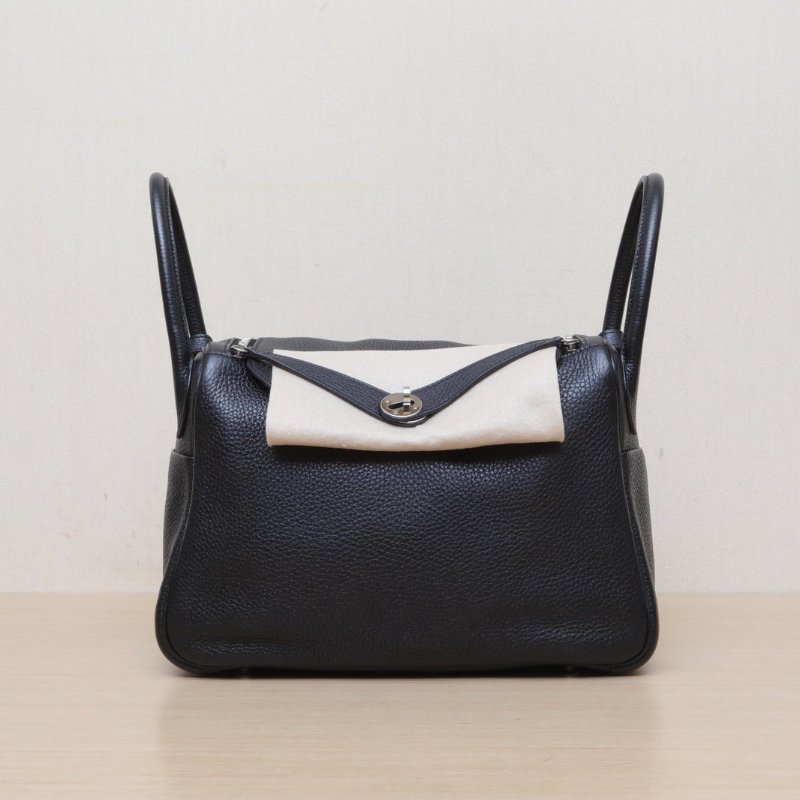 HERMES Lindy3089黑色TC皮A刻銀扣肩背包-1