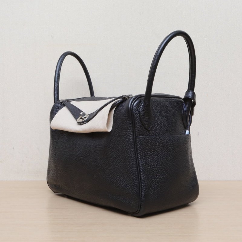 HERMES Lindy3089黑色TC皮A刻銀扣肩背包-3