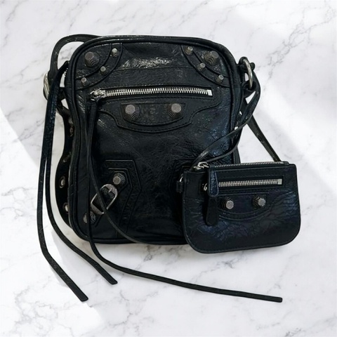 BALENCIAGA 羊皮 LECAGOLE 銀釦拉鍊斜背包