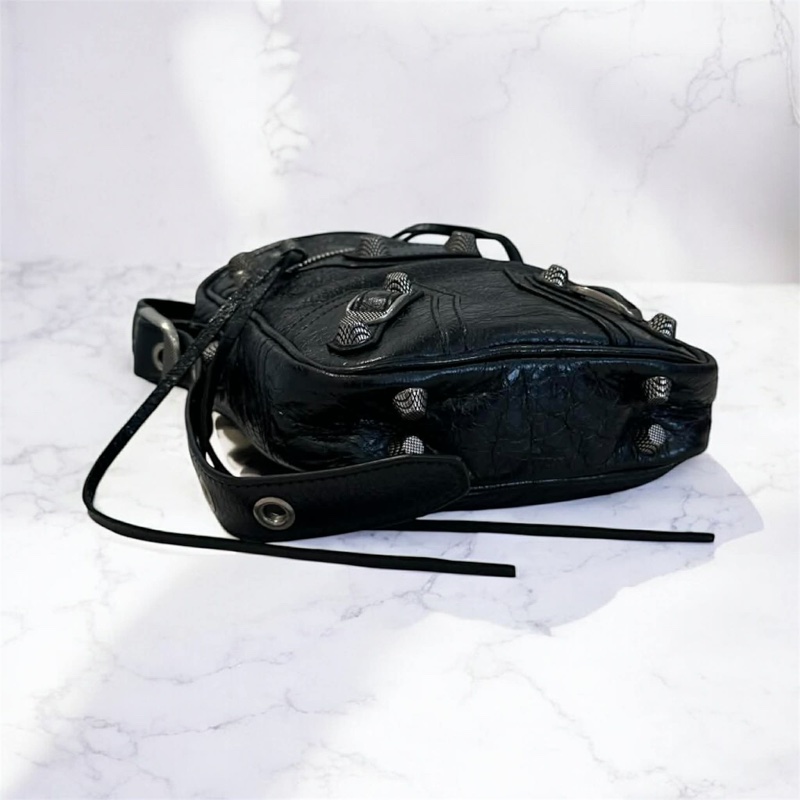 BALENCIAGA 羊皮 LECAGOLE 銀釦拉鍊斜背包-3