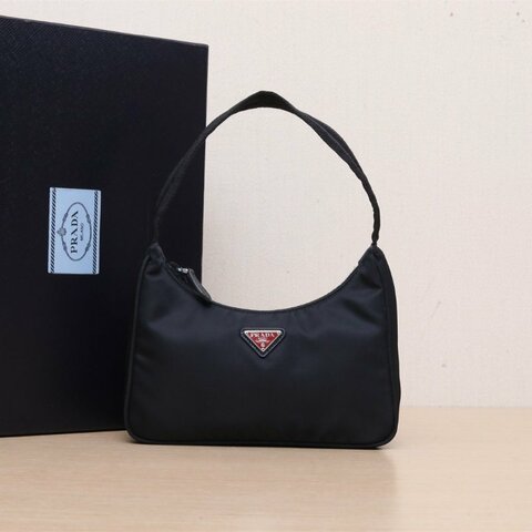 PRADA Hobo腋下包黑色尼龍銀扣肩背包