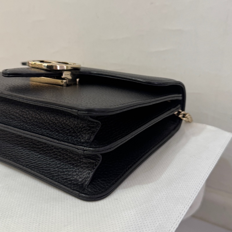 Gucci黑牛皮 Interlocking G掀蓋包-5